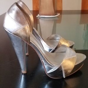 Jessica Simpson gold and silver sandals sz. 7